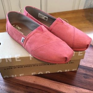 Brand new pink suede TOMS